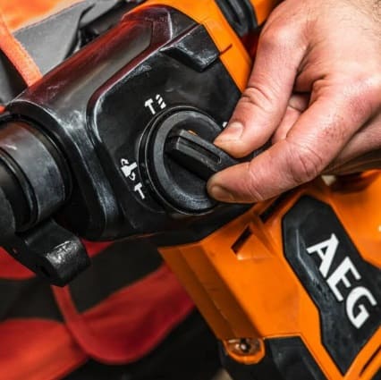 Перфоратор аккумуляторный AEG BBH18BL2-502C