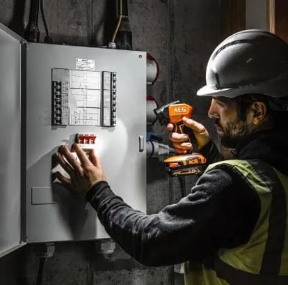 Фонарь аккумуляторный AEG BFL18-0