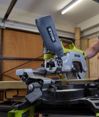 Пила торцевая Ryobi R18MS216-0