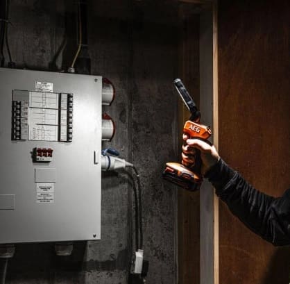 Фонарь аккумуляторный AEG BSL18-0