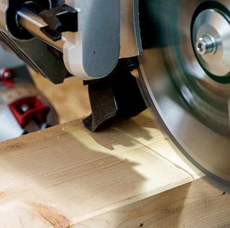 Пила торцевая Metabo KGSV 216 МС с протяжкой